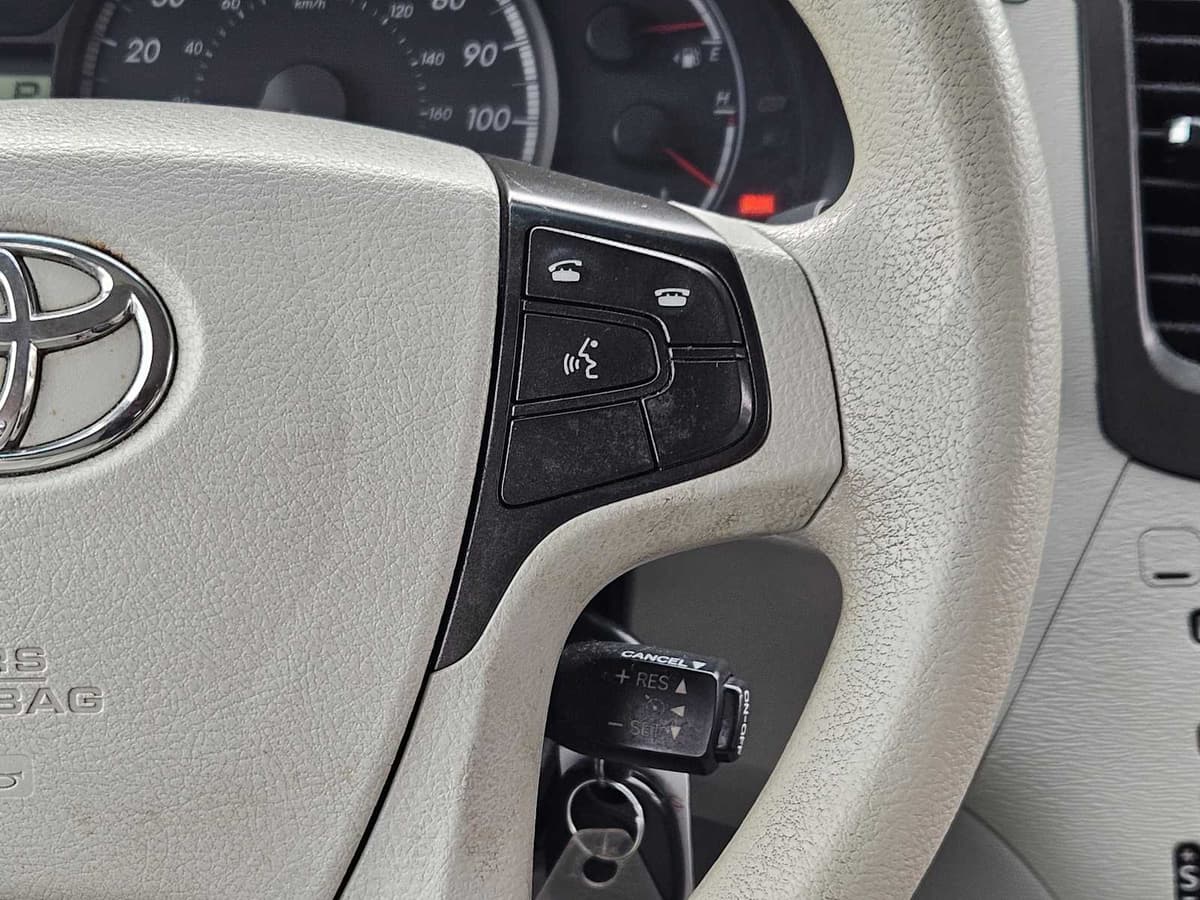 2014 Toyota Sienna - Image 27