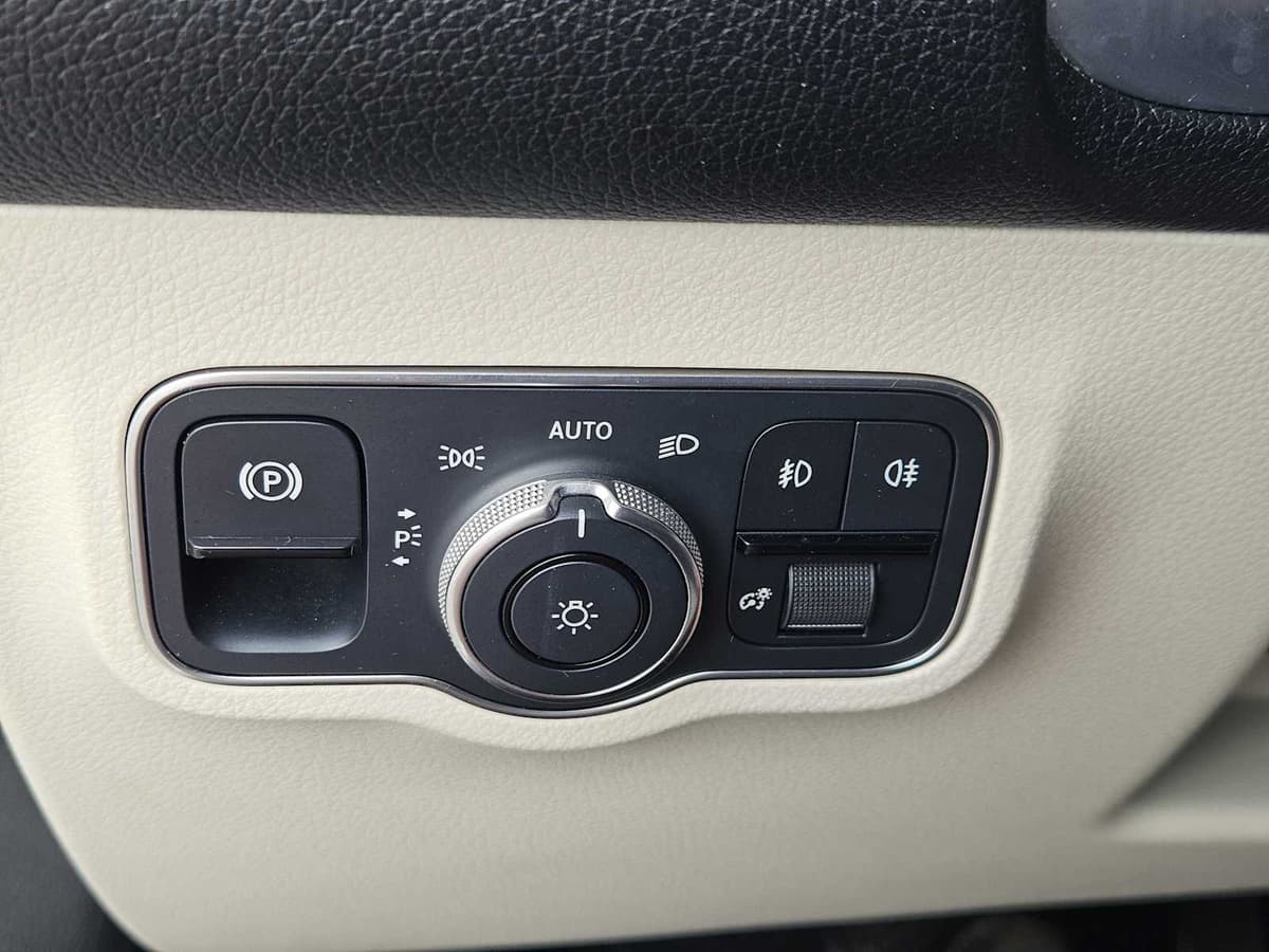 2022 Mercedes-Benz GLB 250 - Image 21