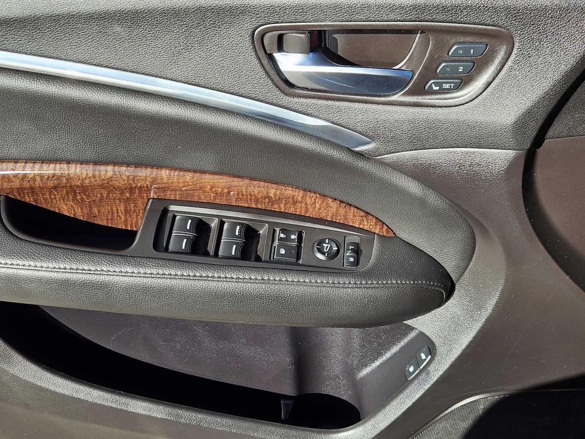 2017 Acura MDX - Image 21