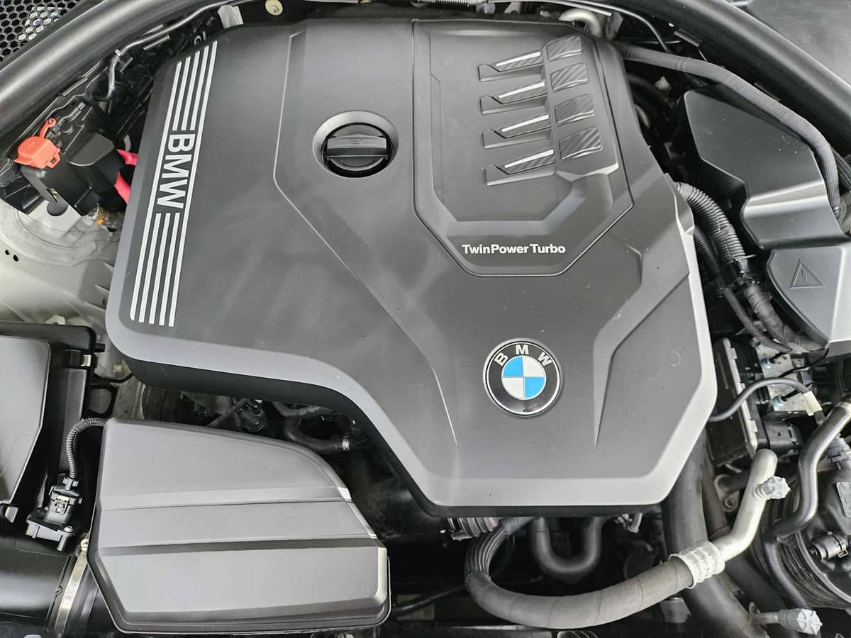 2023 BMW 330i - Image 28