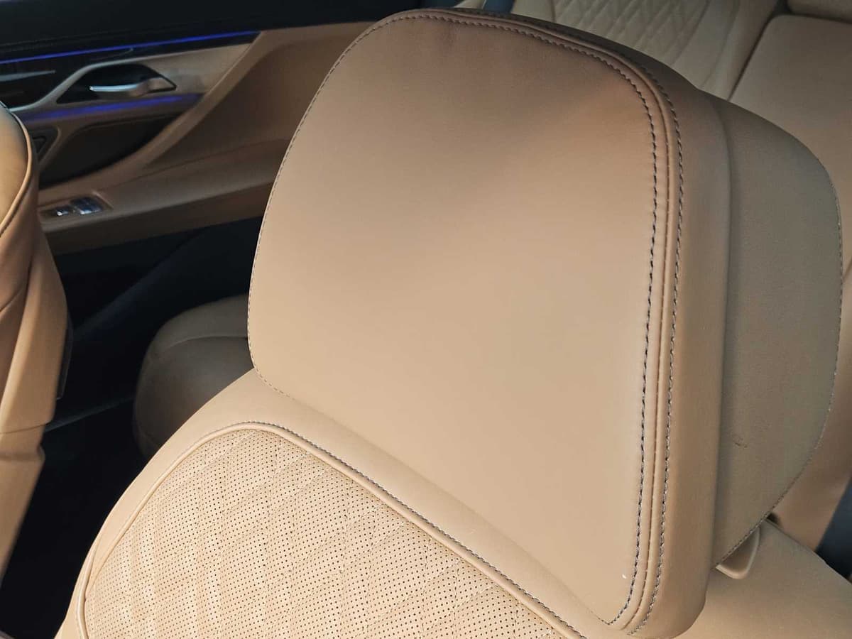 2020 BMW 740i - Image 14