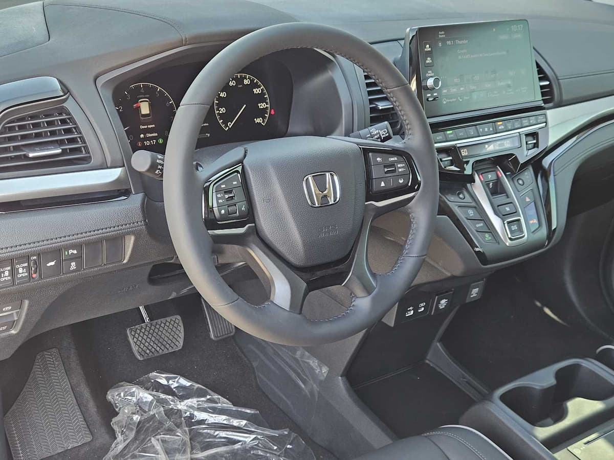 2026 Honda Odyssey - Image 2
