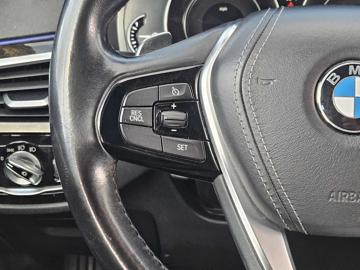 2018 BMW 530e iPerformance - Image 26