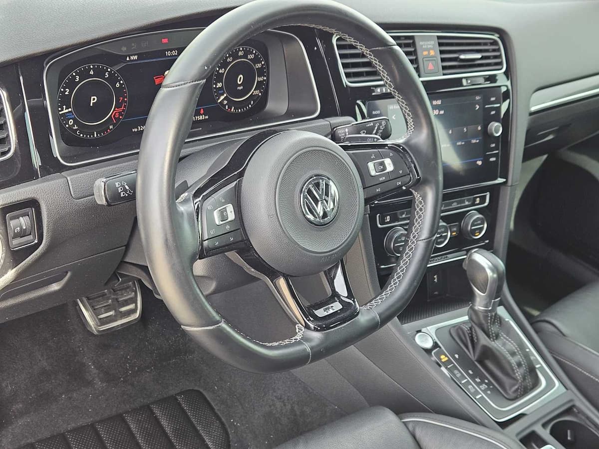 2019 Volkswagen Golf R - Image 2