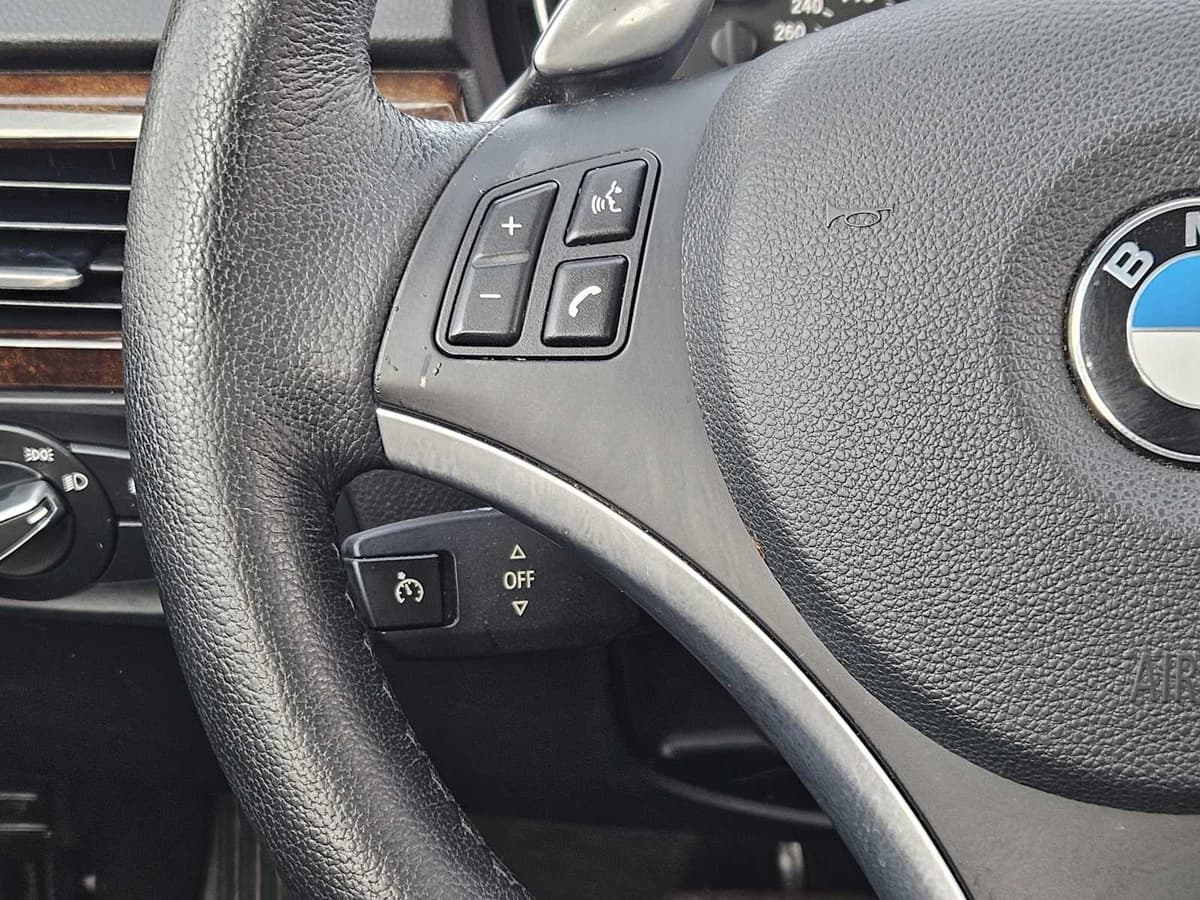 2009 BMW 335i xDrive - Image 26