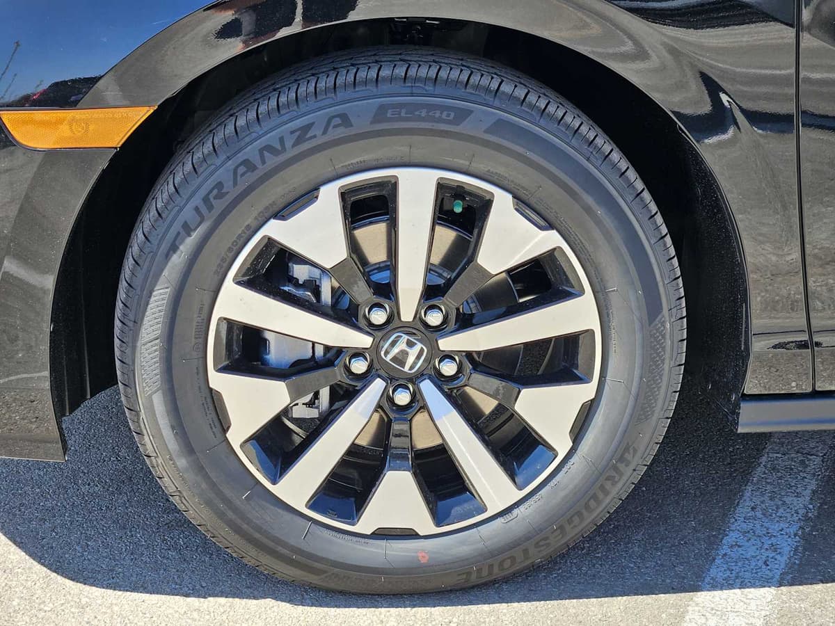 2026 Honda Odyssey - Image 8