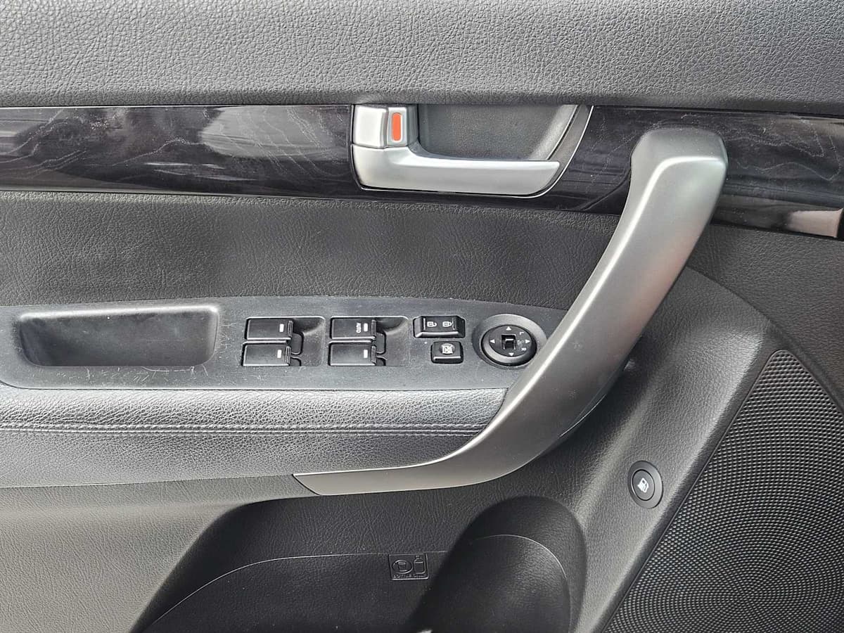 2015 Kia Sorento - Image 21