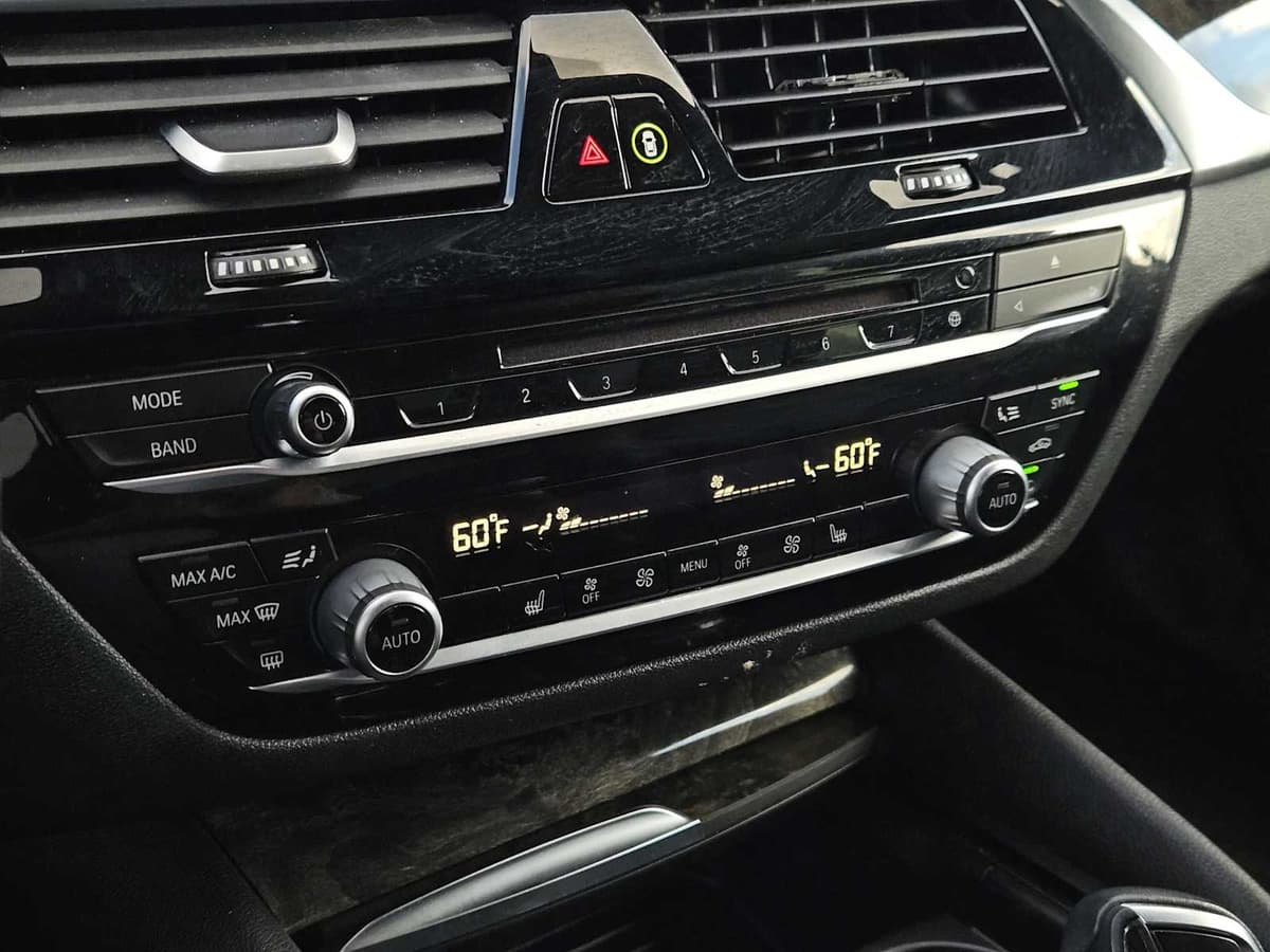 2018 BMW 530e iPerformance - Image 18