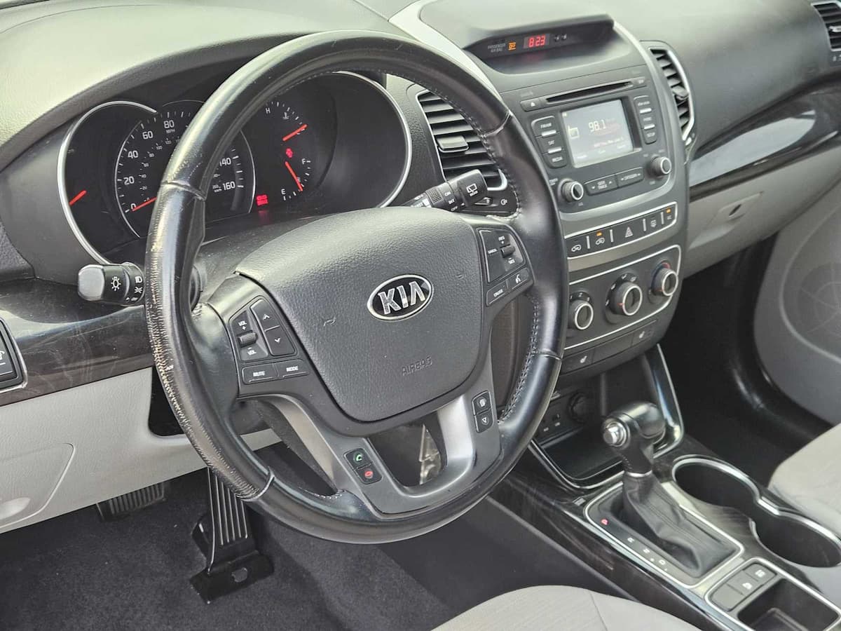 2015 Kia Sorento - Image 2