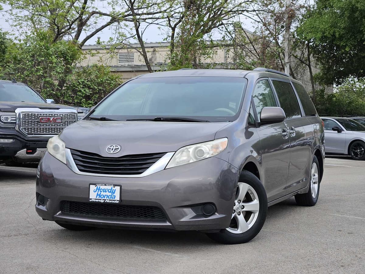 2014 Toyota Sienna - Image 1