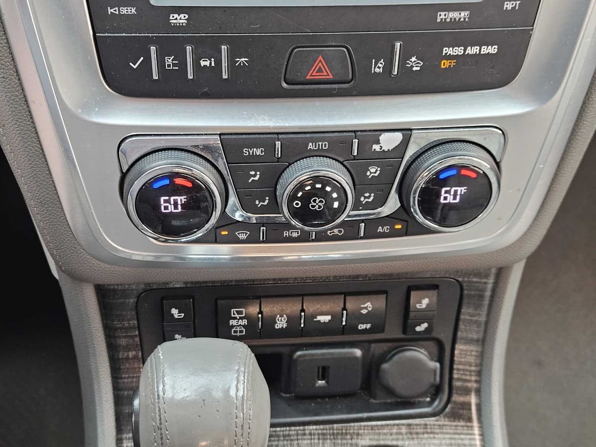 2015 GMC Acadia - Image 17