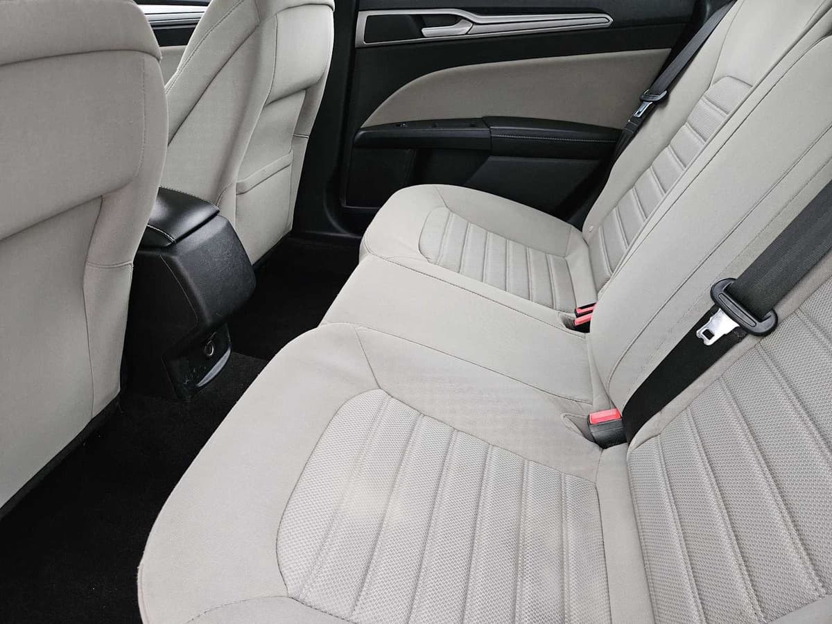 2020 Ford Fusion - Image 27