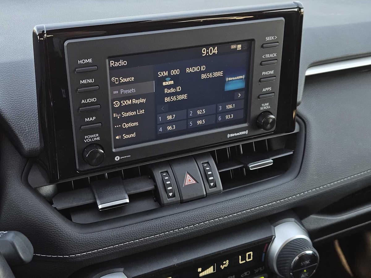 2021 Toyota RAV4 - Image 16