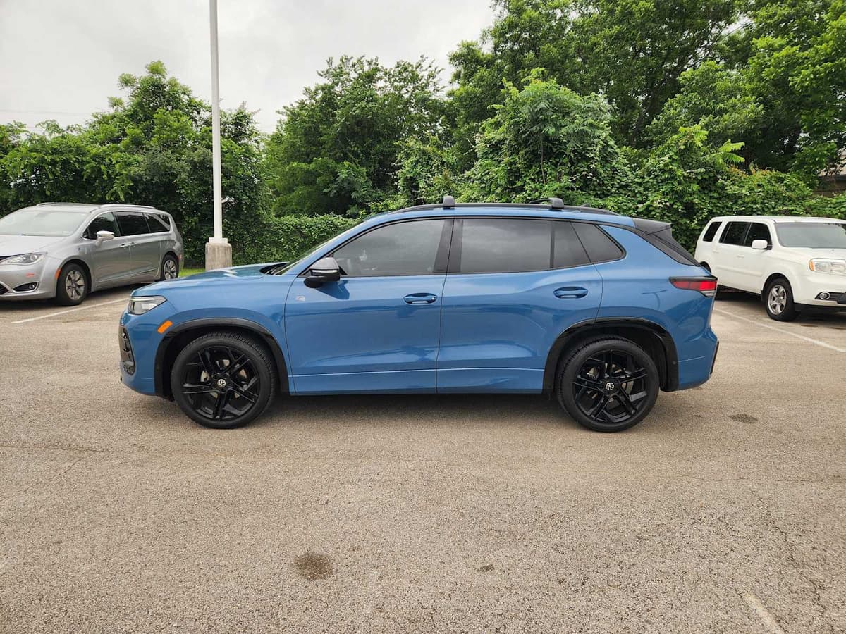 2025 Volkswagen Tiguan - Image 4