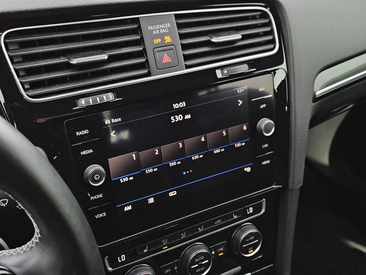 2019 Volkswagen Golf R - Image 17