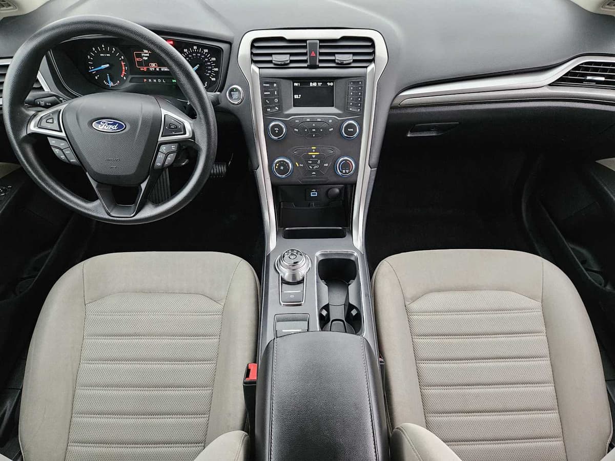 2020 Ford Fusion - Image 23