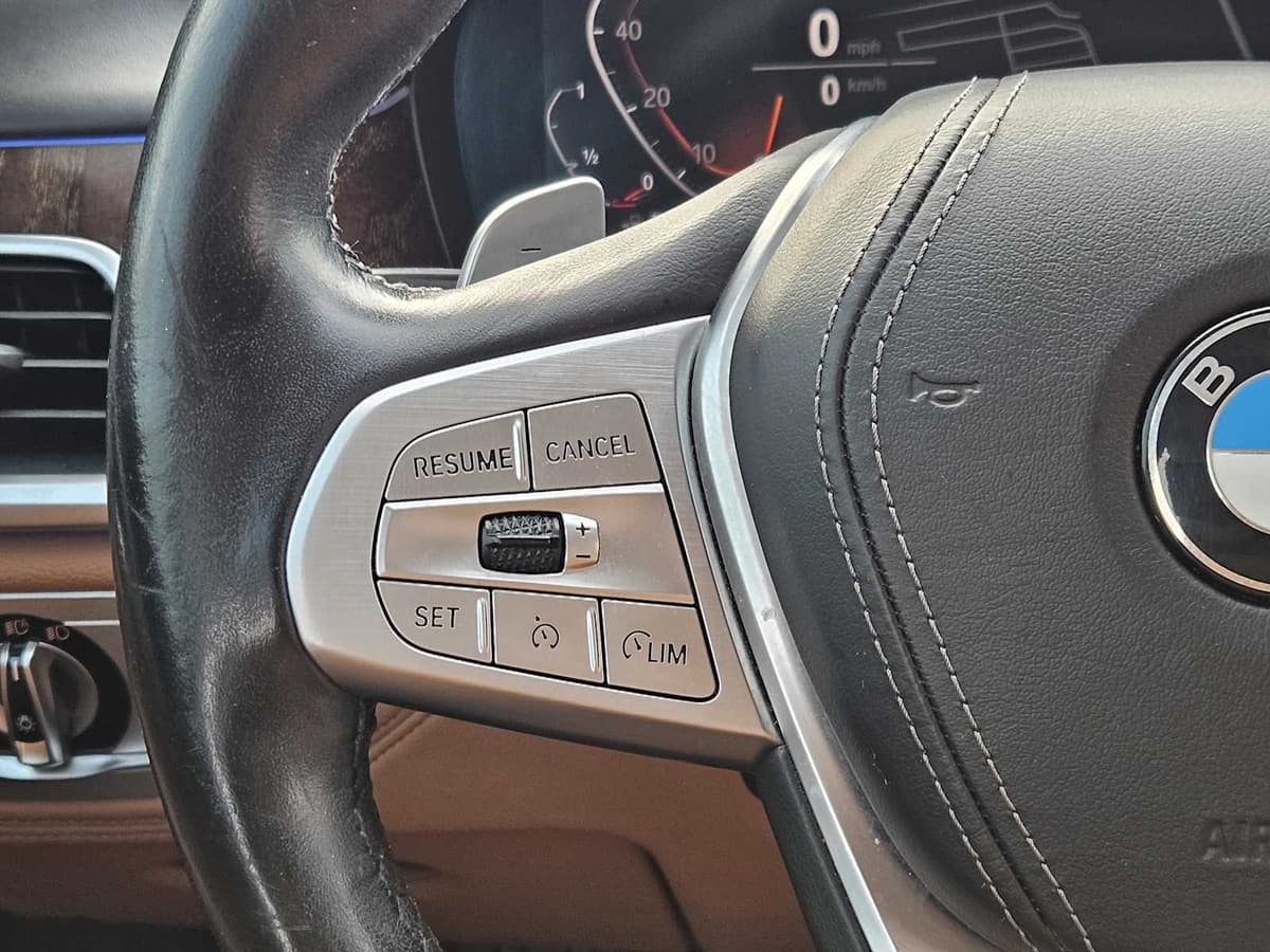 2020 BMW 740i - Image 26