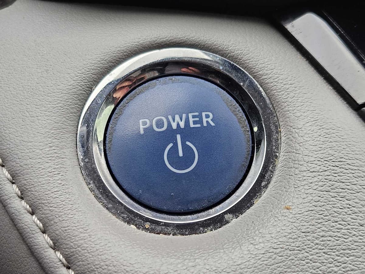 2017 Toyota RAV4 Hybrid - Image 21