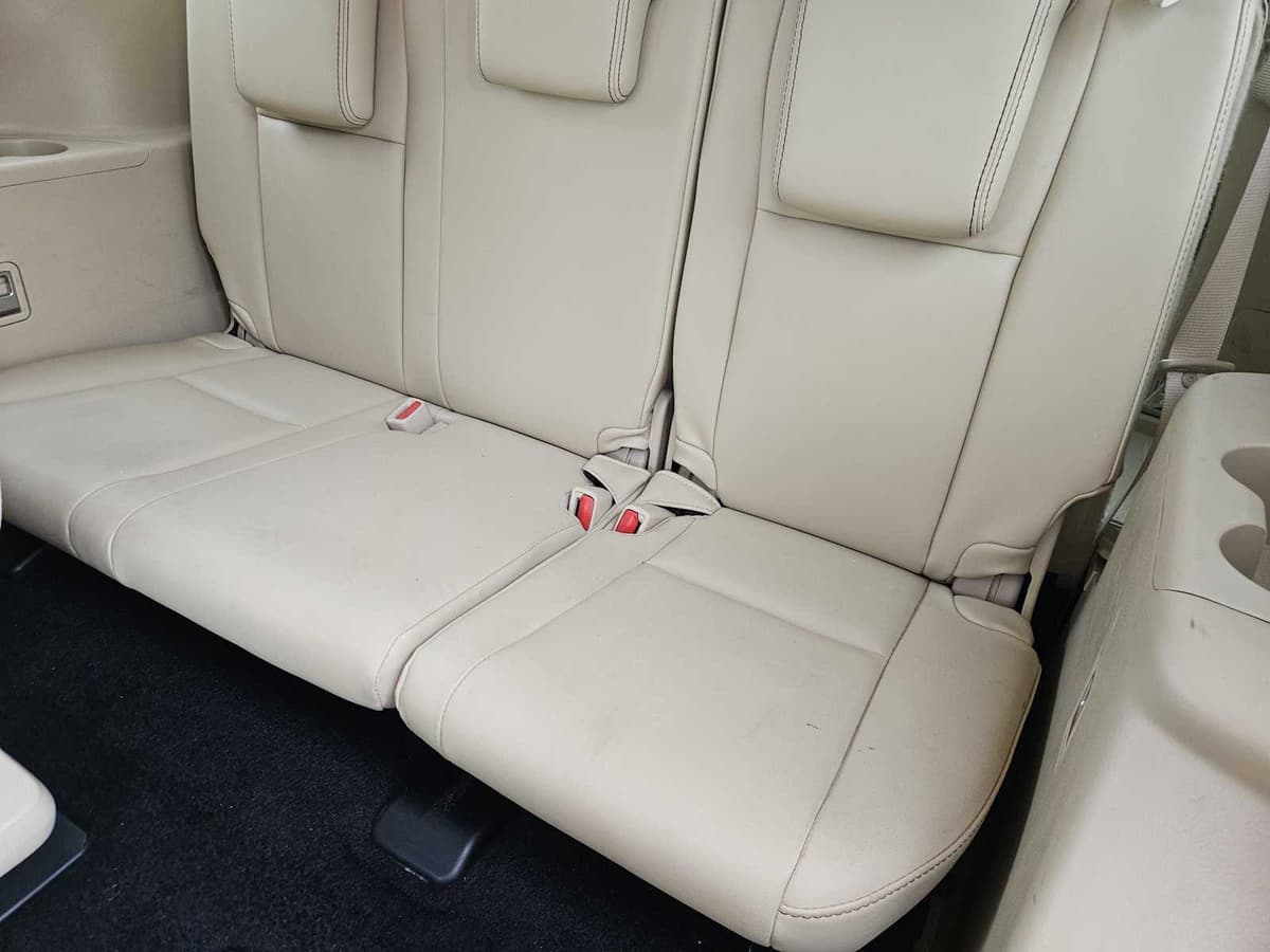 2017 Toyota Highlander - Image 30