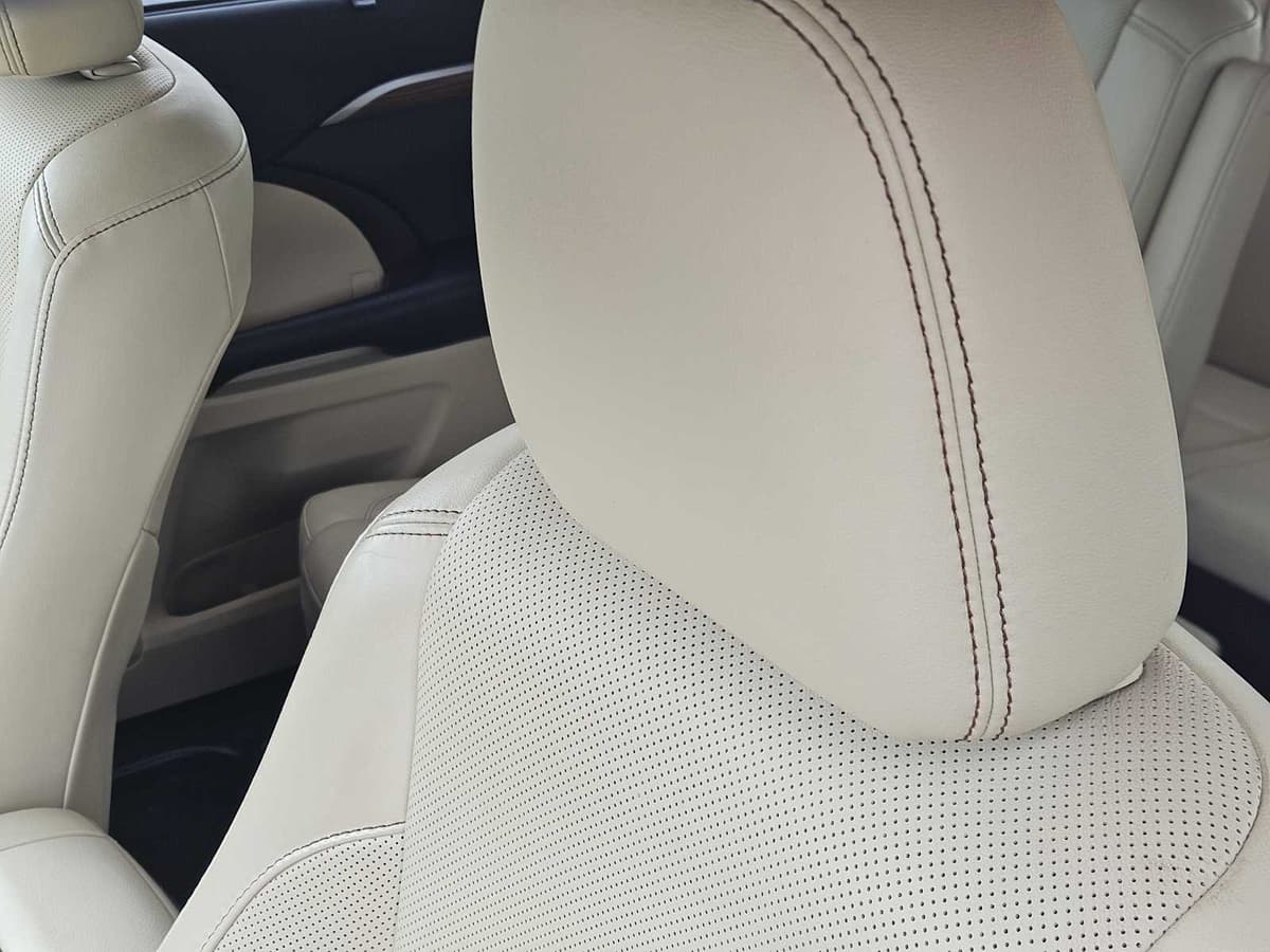 2017 Toyota Highlander - Image 15