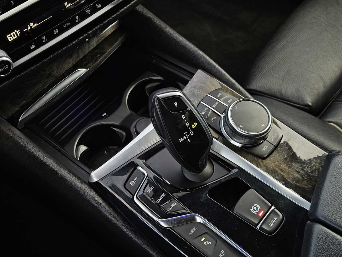 2018 BMW 530e iPerformance - Image 19