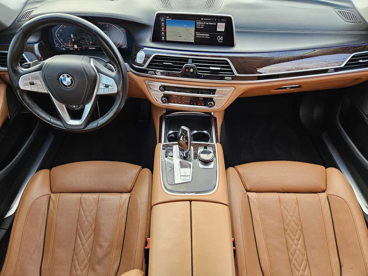 2020 BMW 740i - Image 24