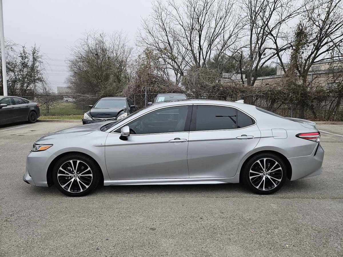 2019 Toyota Camry - Image 4