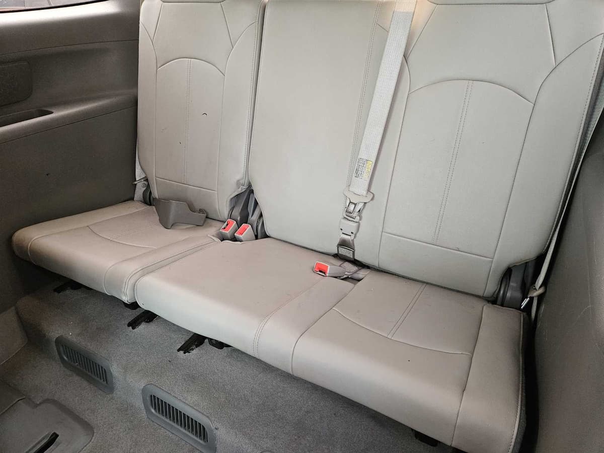 2015 GMC Acadia - Image 27