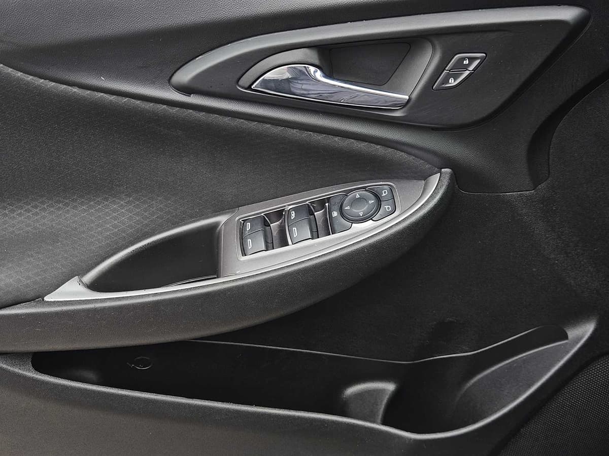 2023 Chevrolet Malibu - Image 22