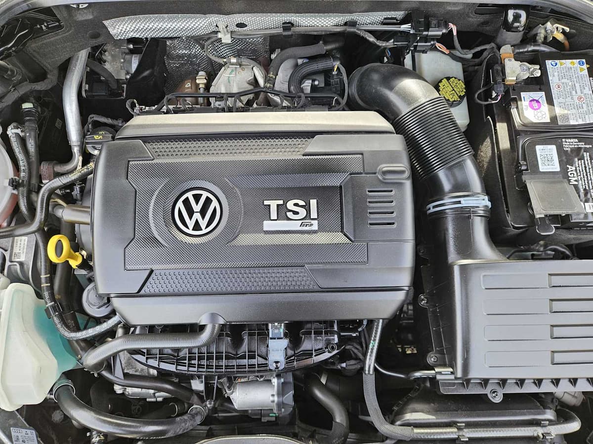 2019 Volkswagen Golf R - Image 29