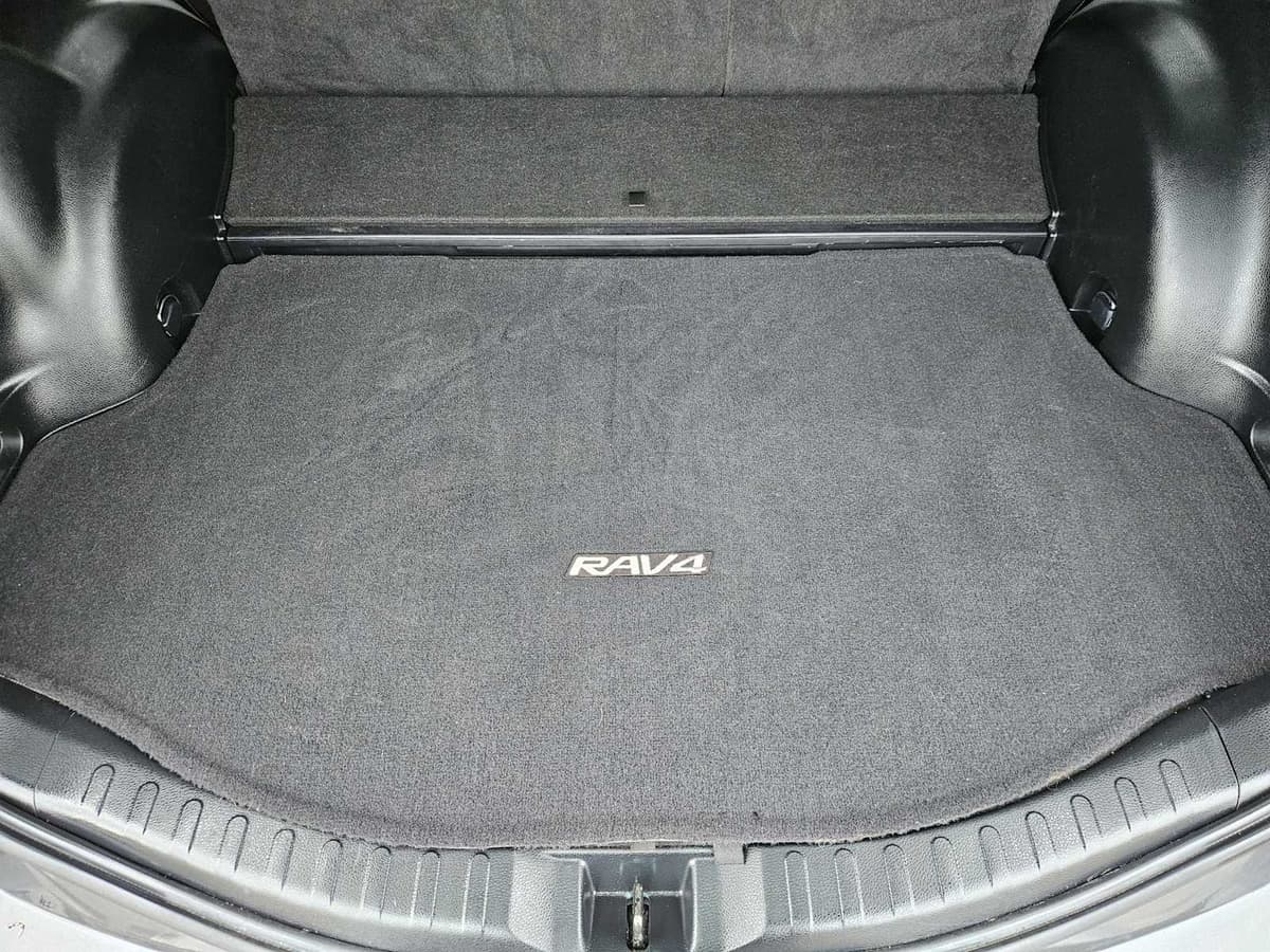 2017 Toyota RAV4 Hybrid - Image 32