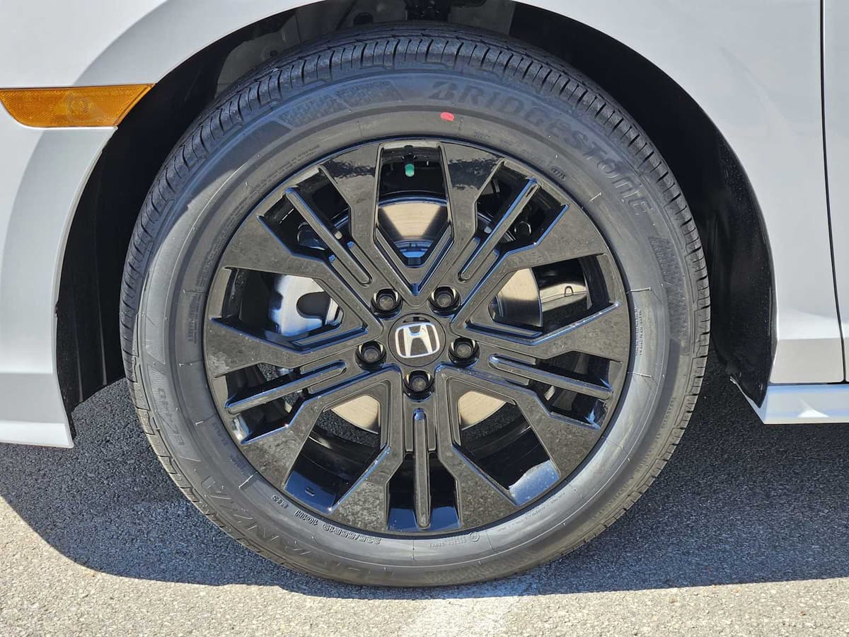 2026 Honda Odyssey - Image 8