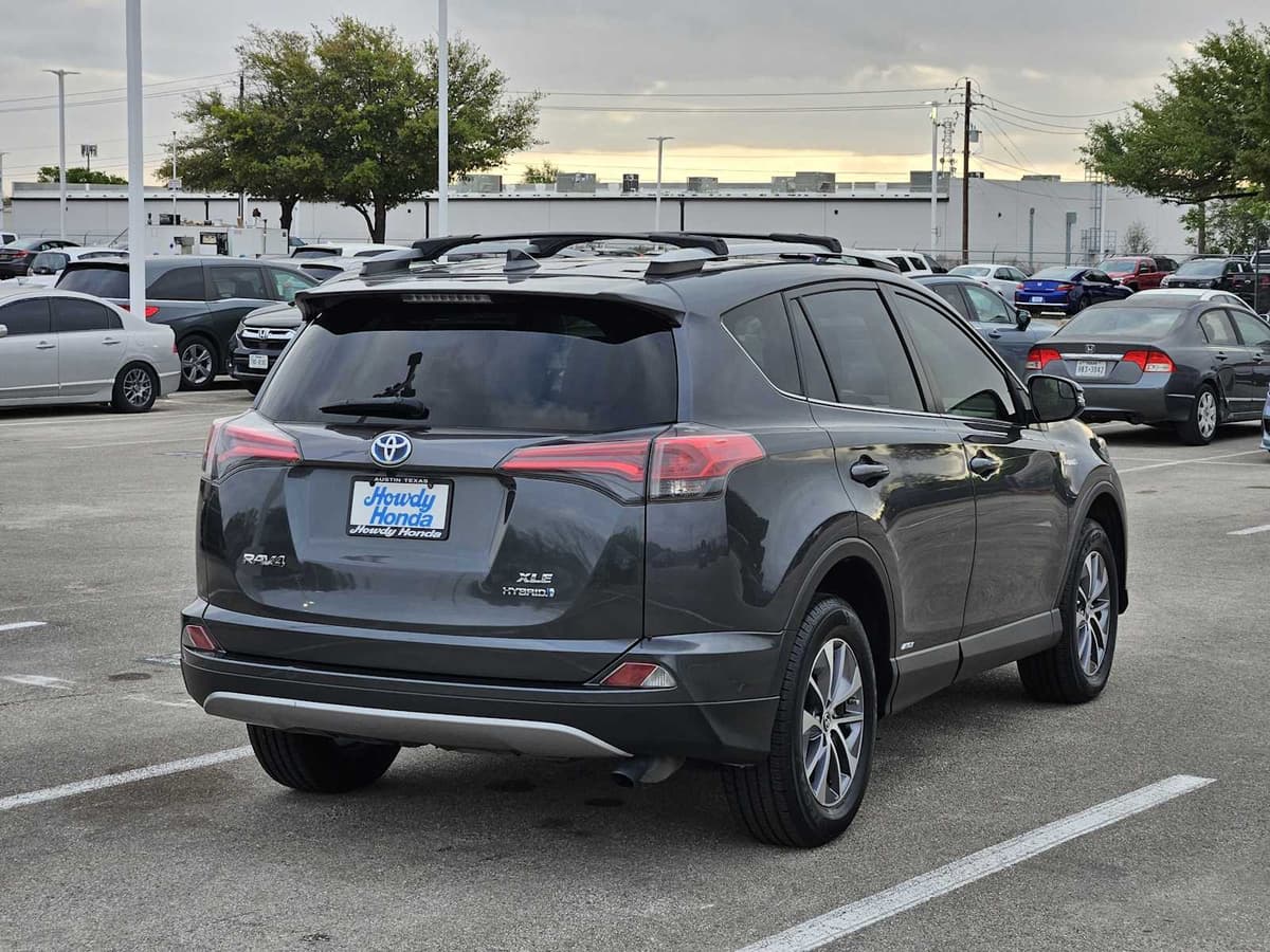 2017 Toyota RAV4 Hybrid - Image 6