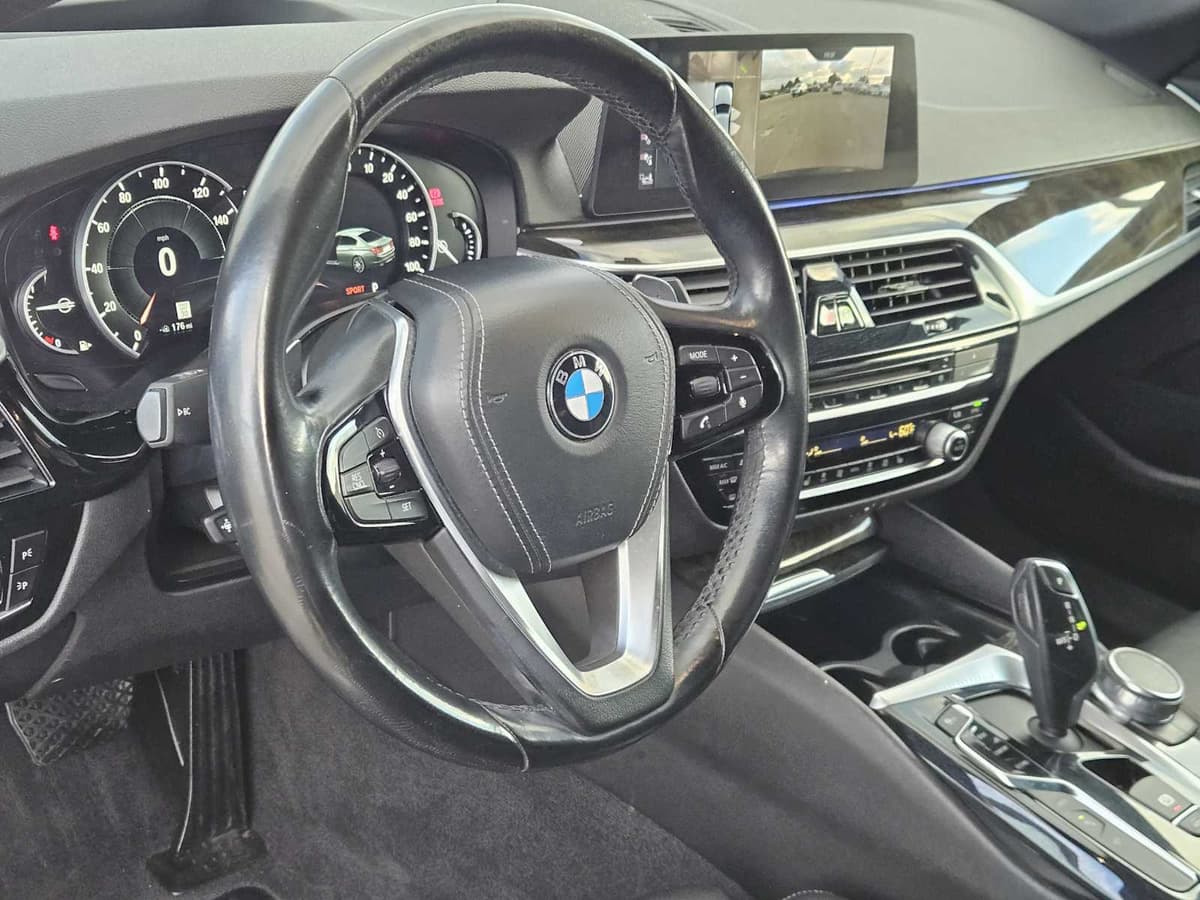 2018 BMW 530e iPerformance - Image 2