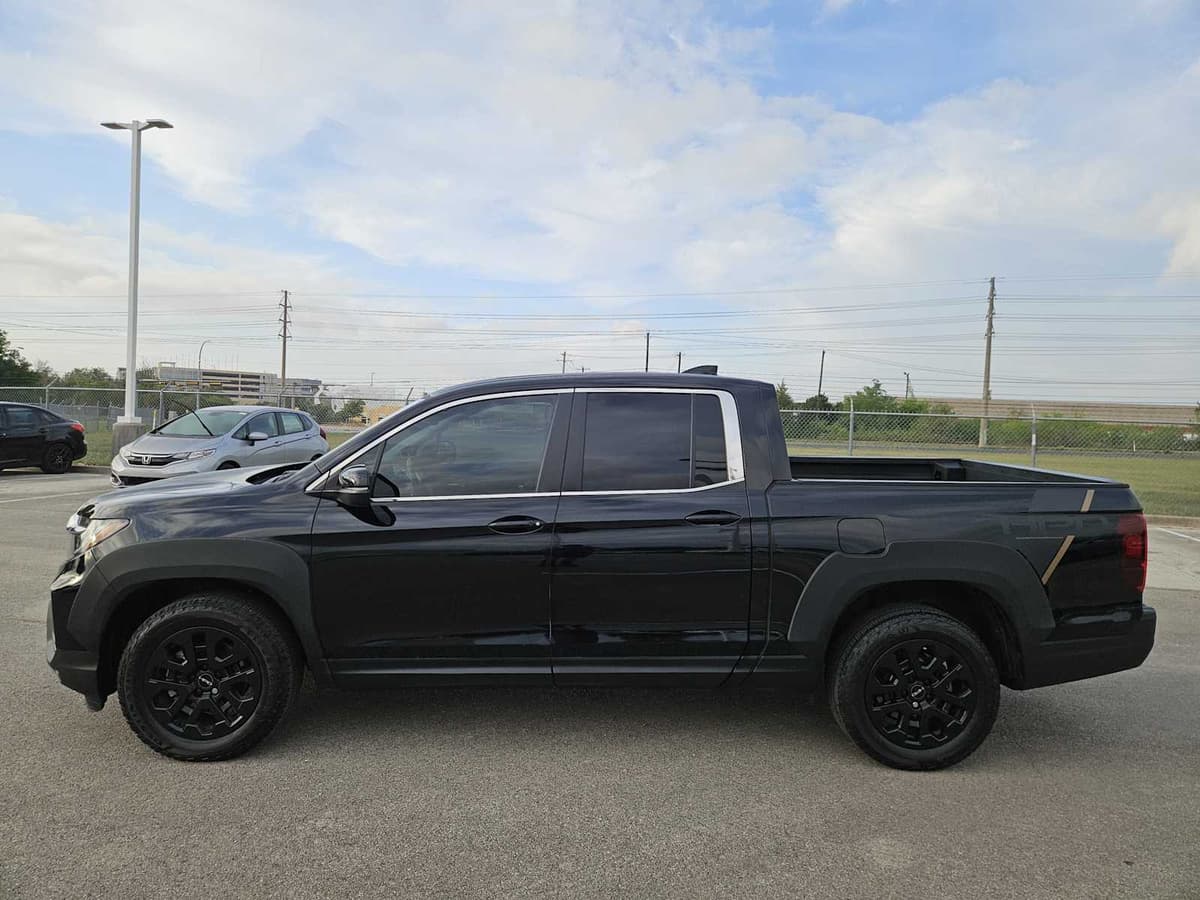 2023 Honda Ridgeline - Image 4