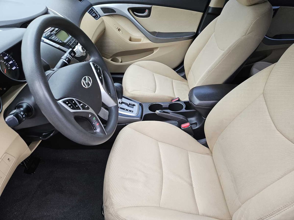 2012 Hyundai Elantra - Image 12