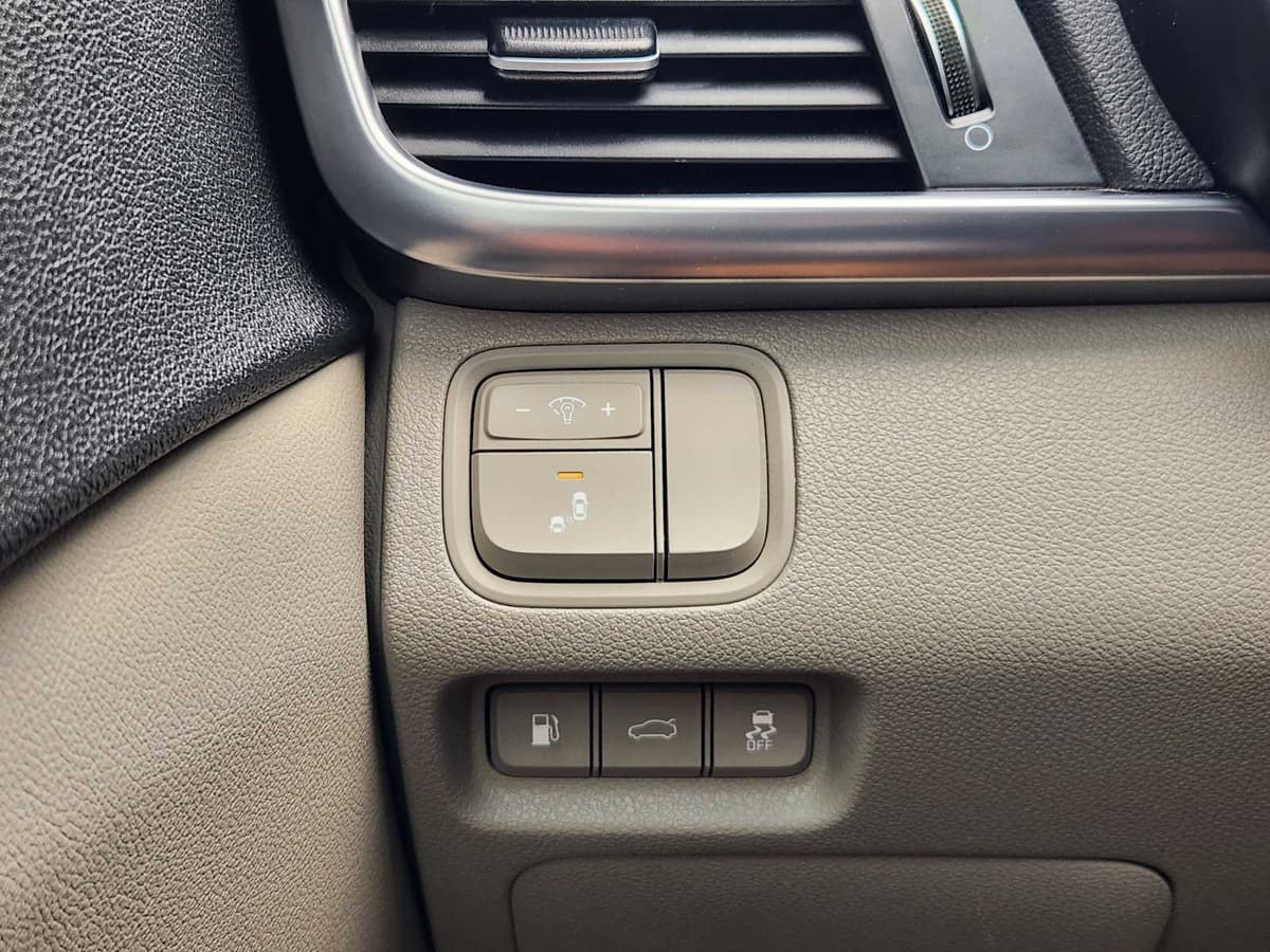 2018 Kia Optima - Image 22