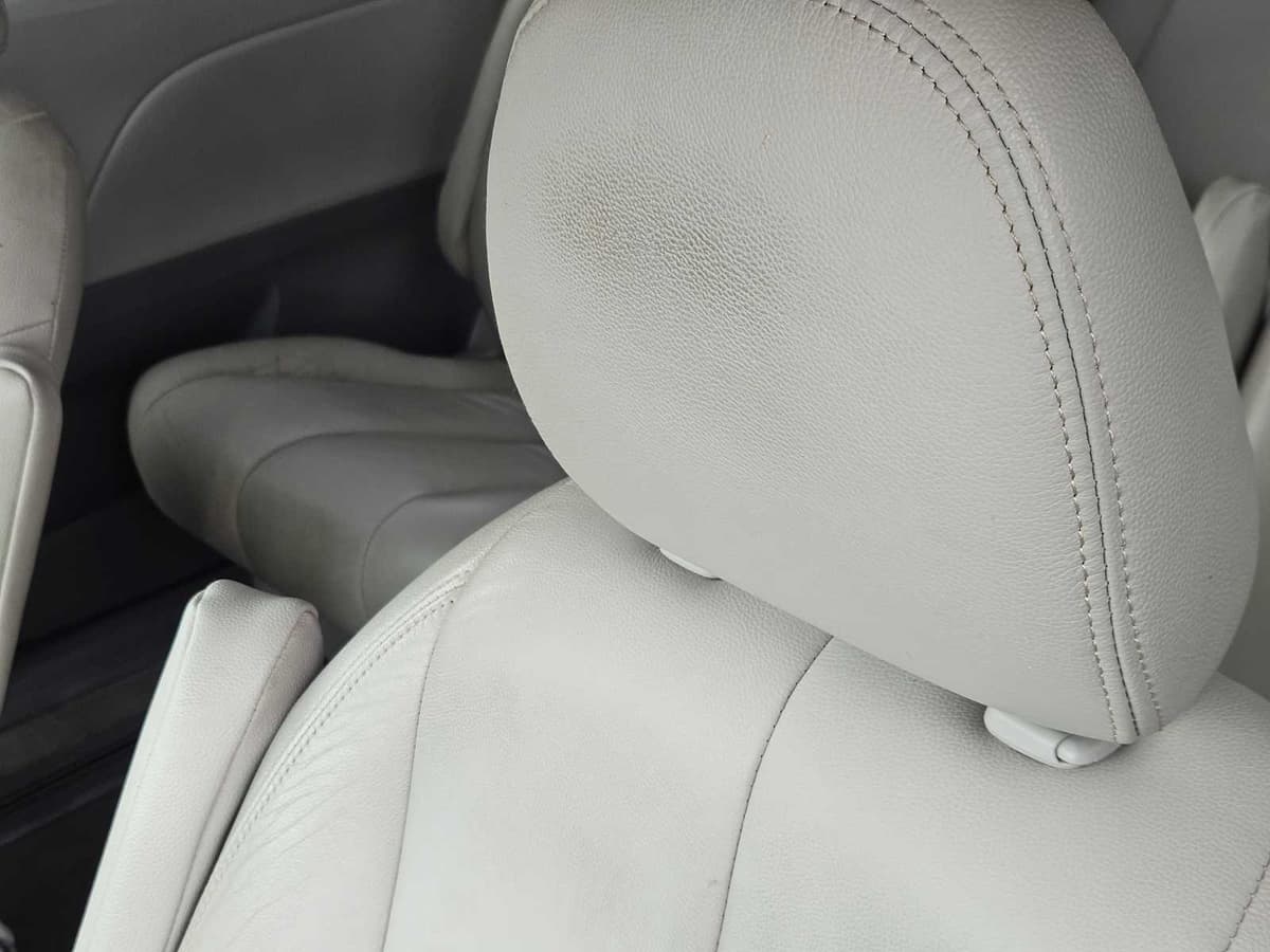 2014 Toyota Sienna - Image 15