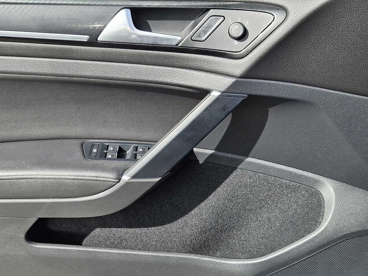 2019 Volkswagen Golf R - Image 22