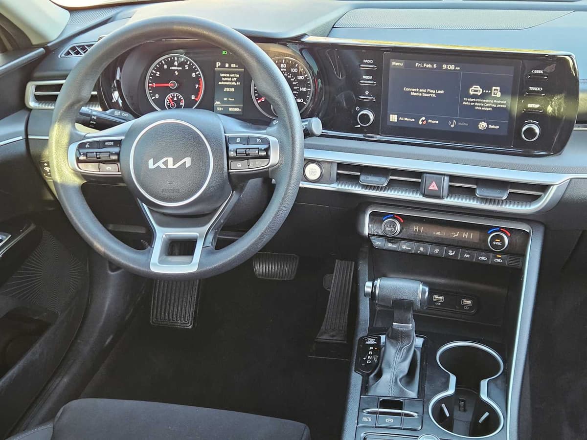 2022 Kia K5 - Image 25
