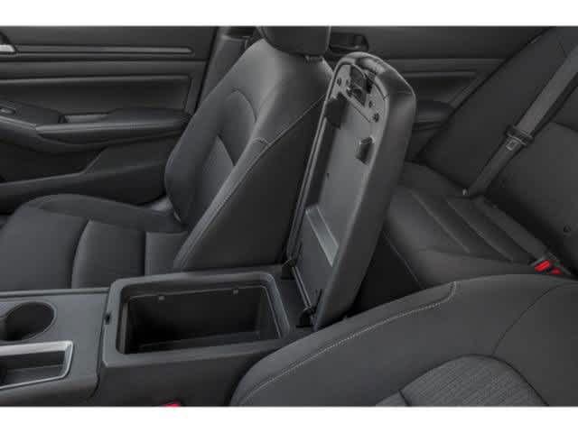 2025 Nissan Altima - Image 13