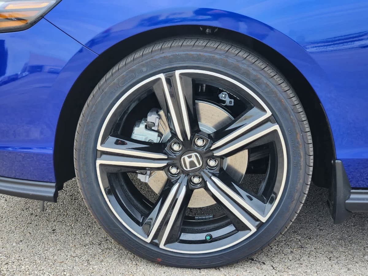 2025 Honda Accord Hybrid - Image 7