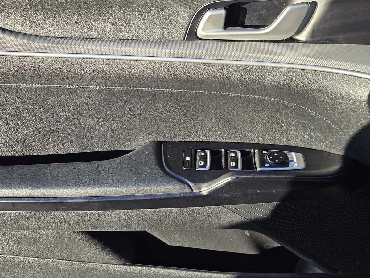 2022 Kia K5 - Image 22