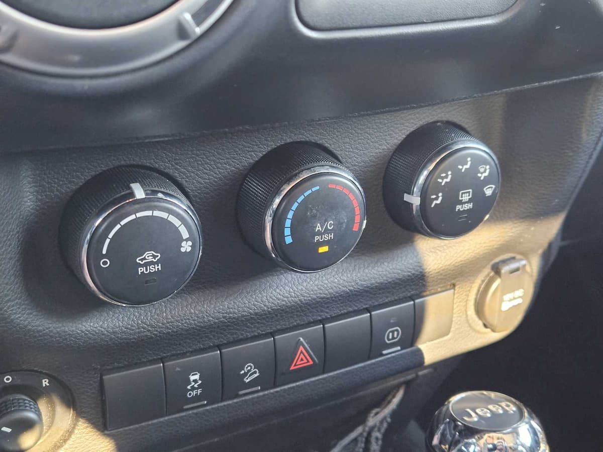 2012 Jeep Wrangler Unlimited - Image 18