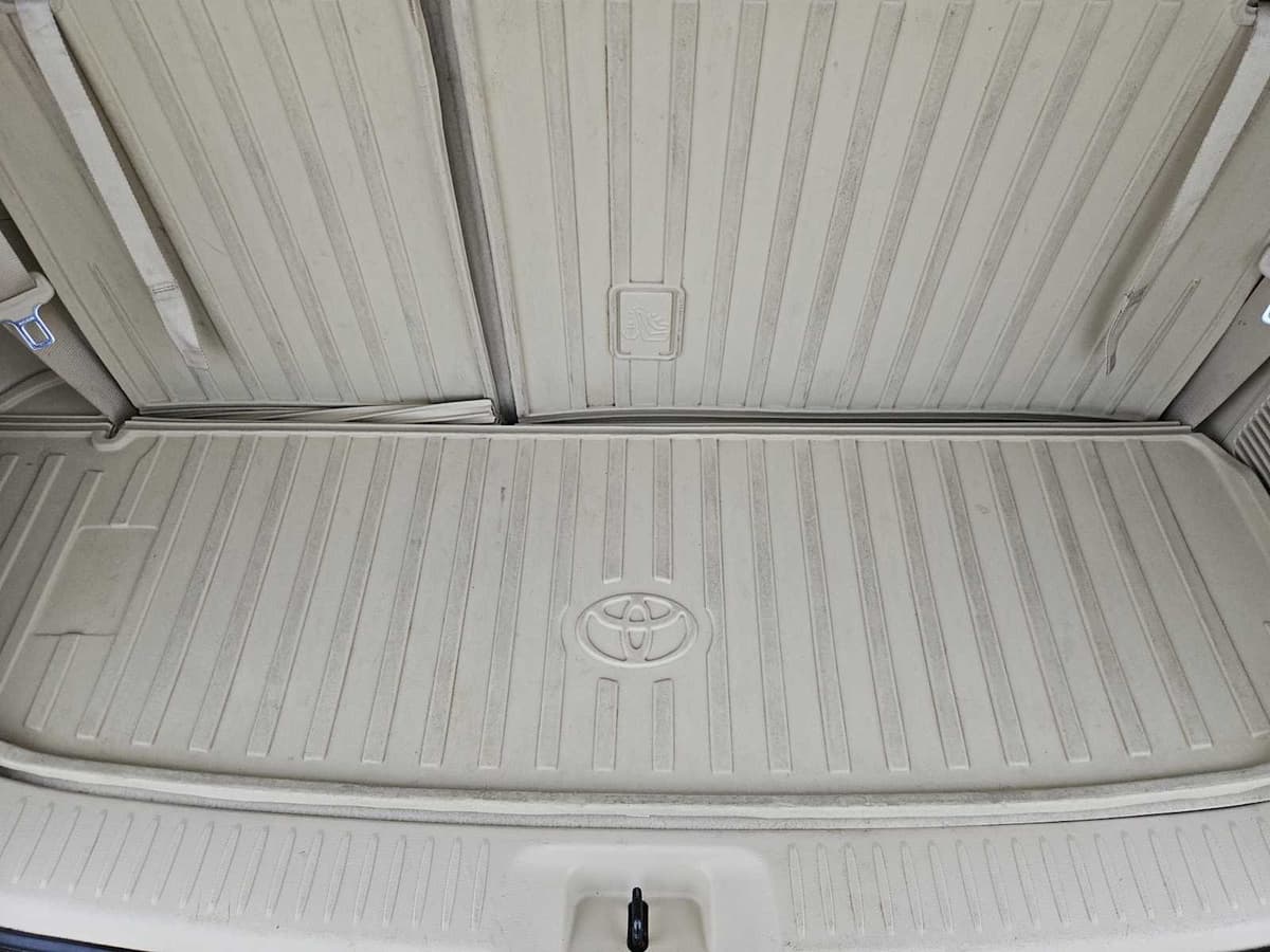 2017 Toyota Highlander - Image 32