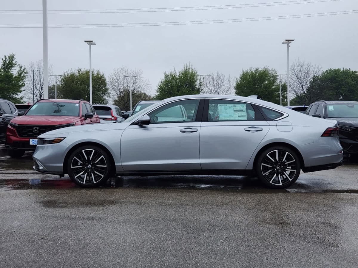 2025 Honda Accord Hybrid - Image 4