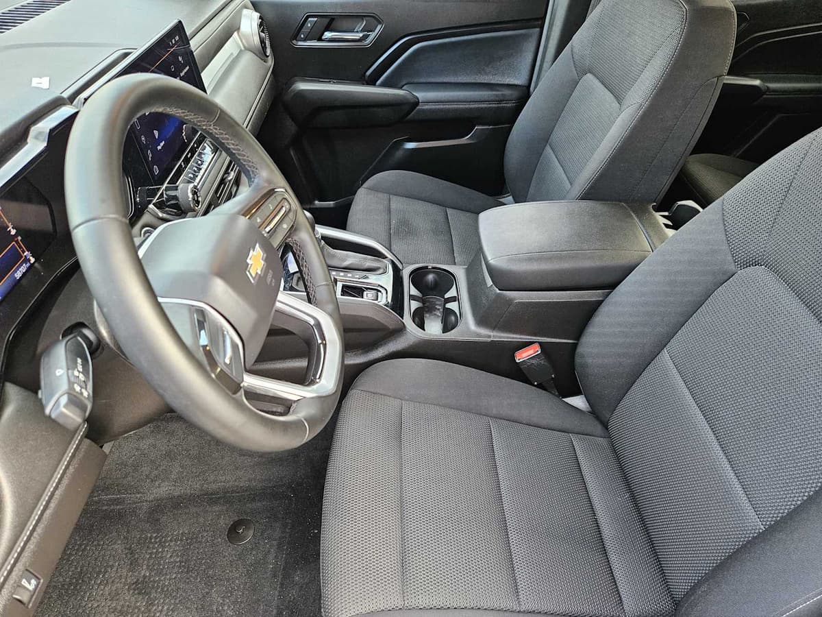 2023 Chevrolet Colorado - Image 13