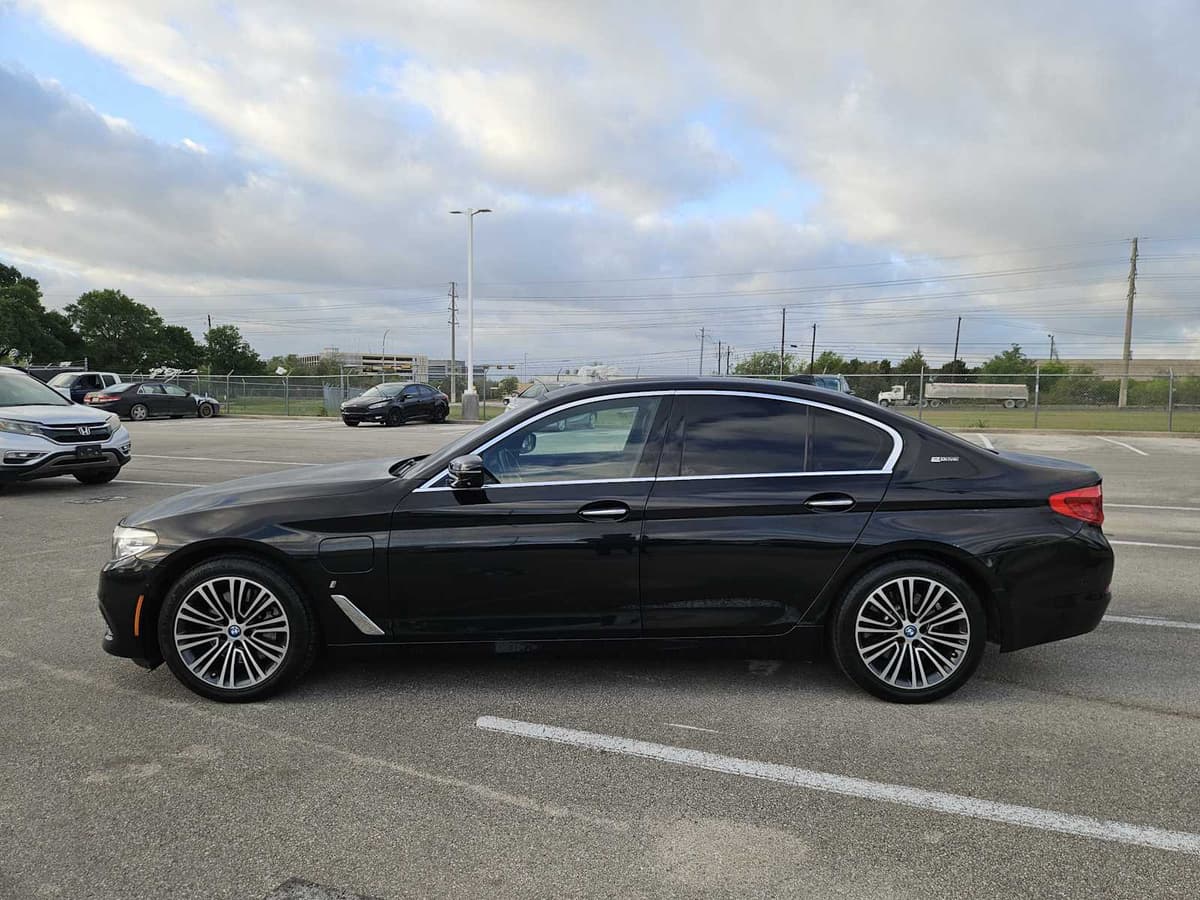 2018 BMW 530e iPerformance - Image 4