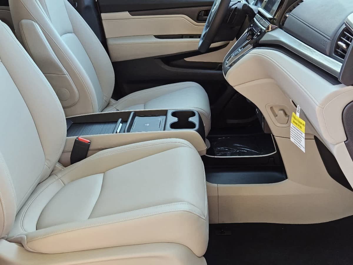 2026 Honda Odyssey - Image 12