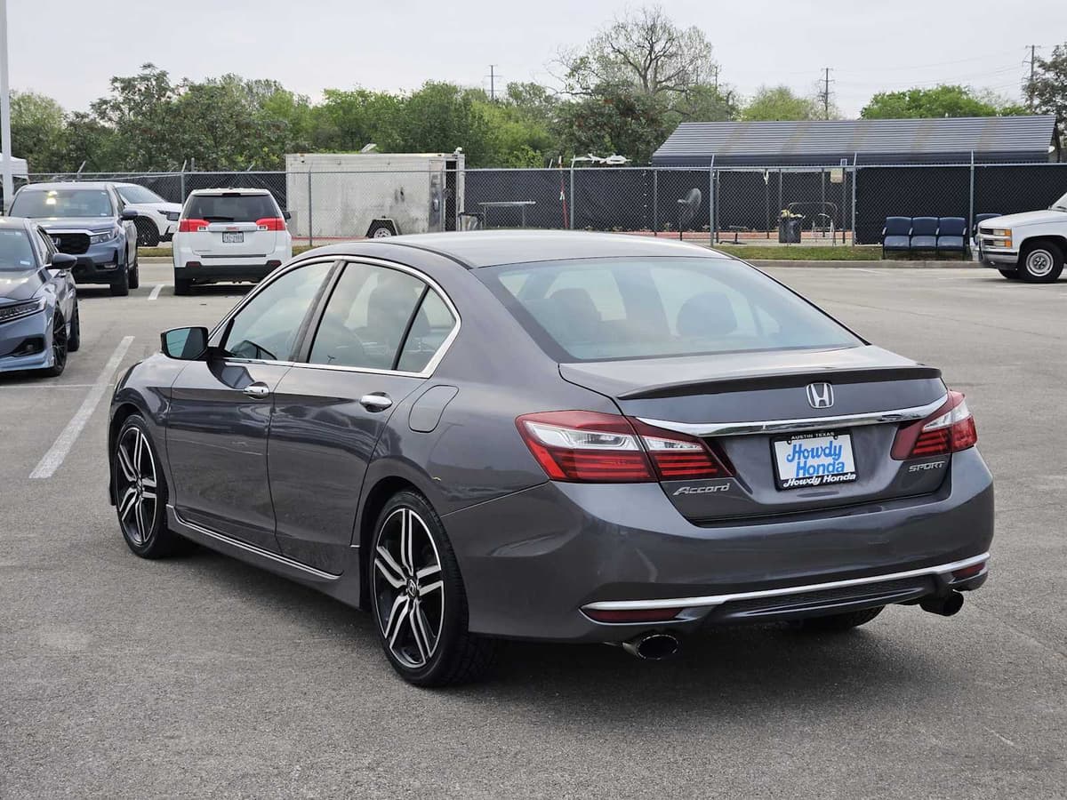 2017 Honda Accord Sedan - Image 5